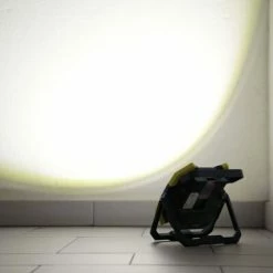 Kerbl Projecteur mobile à batterie à LED WorkFire Pro 30 W -Loisirs de plein air Soldes Magasin image 4 436720